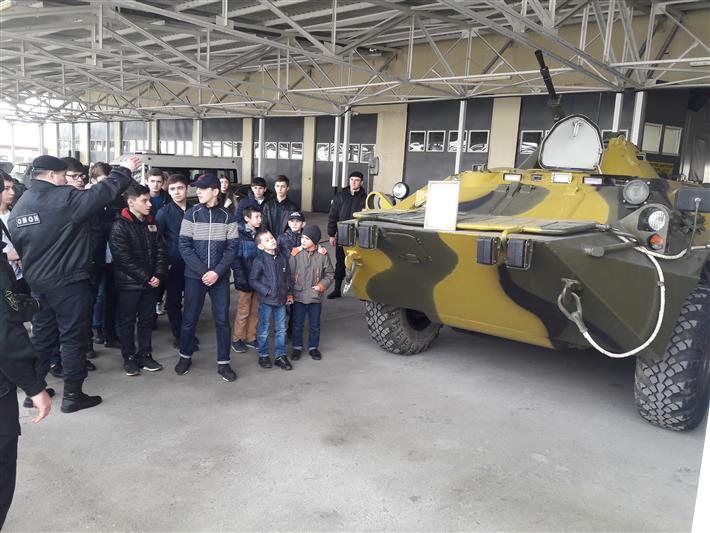 Сотрудники ОМОН провели Урок мужества для школьников Кабардино-Балкарии (фото, видео)