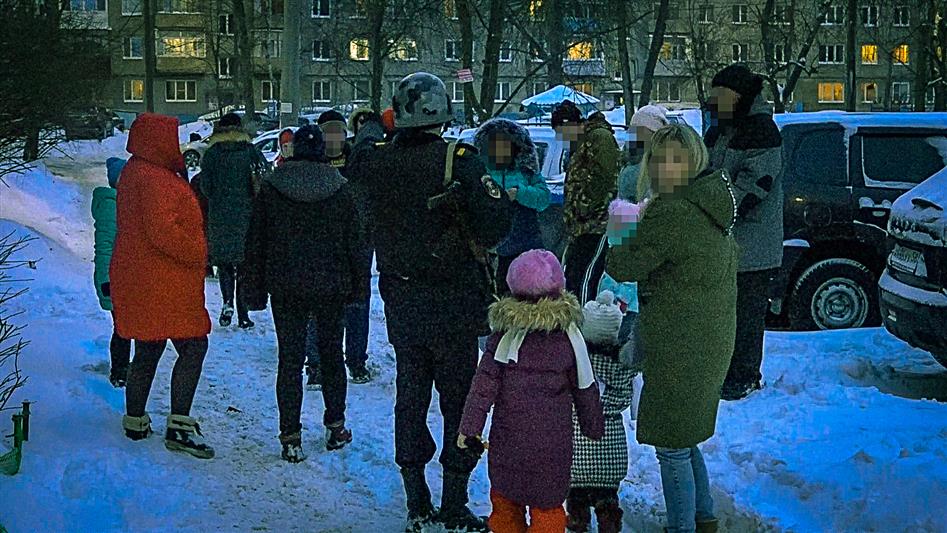 В Пензе сотрудники Росгвардии оперативно отреагировали на сигнал об обнаружении в жилом доме подозрительного предмета