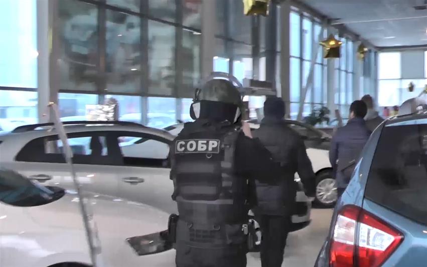 В Санкт-Петербурге при силовой поддержке СОБР Росгвардии пресечена деятельность организованной преступной группы