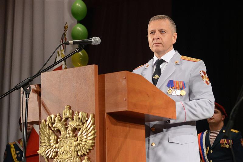В Приволжье в день профессионального праздника военнослужащие и сотрудники Росгвардии вспомнили погибших сослуживцев и почтили память жертв трагедии в Кемерово