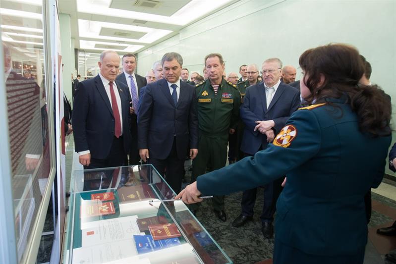 Генерал армии Виктор Золотов и Вячеслав Володин открыли в Государственной думе экспозицию, посвящённую Дню войск национальной гвардии России (фото, видео)
