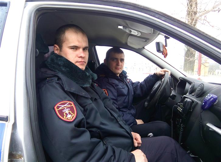 В субъектах Южного федерального округа сотрудники Росгвардии задержали граждан, находившихся в федеральном розыске и двоих грабителей