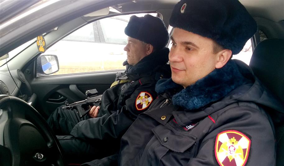 Волжские росгвардейцы задержали гражданку, находившуюся в федеральном розыске