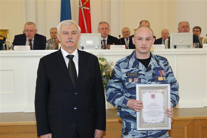 Губернатор Санкт-Петербурга поздравил военнослужащих и сотрудников Росгвардии с профессиональным праздником