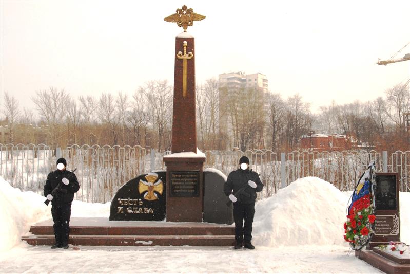 Офицеры пермского СОБР почтили память погибших сослуживцев