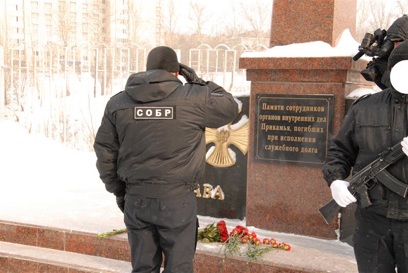 Офицеры пермского СОБР почтили память погибших сослуживцев