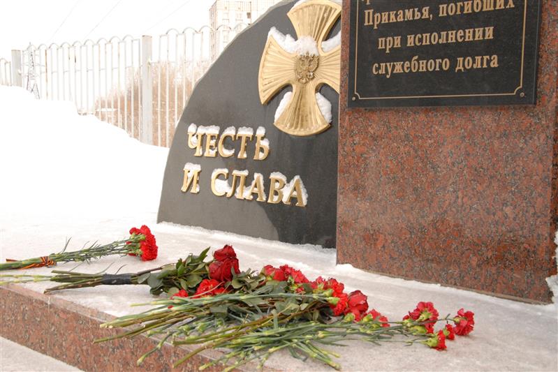 Офицеры пермского СОБР почтили память погибших сослуживцев