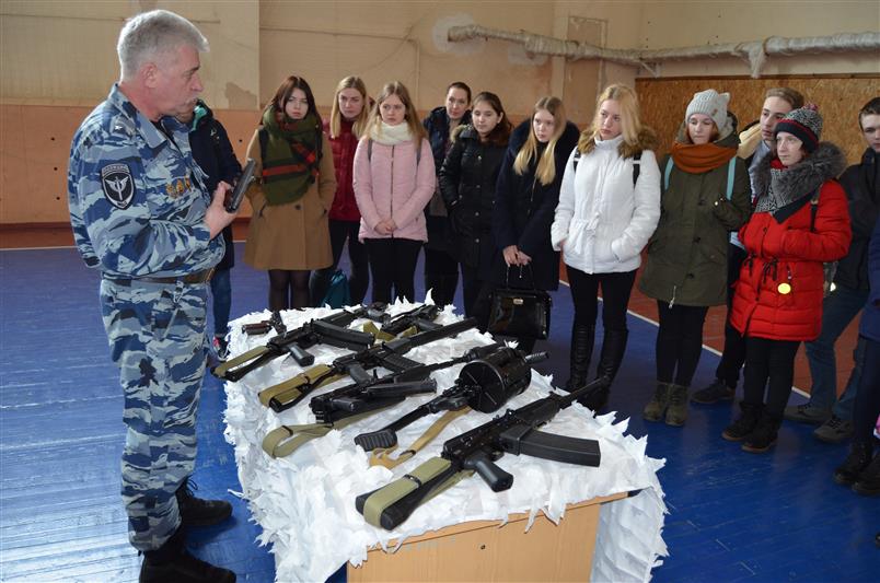 Накануне Дня войск национальной гвардии псковские и архангельские росгвардейцы провели уроки мужества