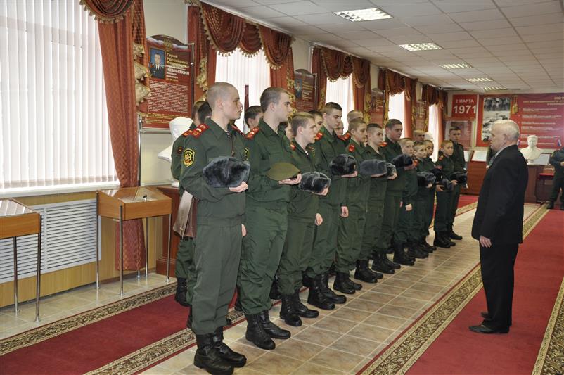 Новосибирский военный институт Росгвардии посетили ученики школ города Кемерово