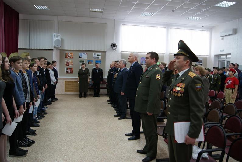 В Иваново сотрудники Росгвардии поздравили школьников со вступлением в юнармейское движение