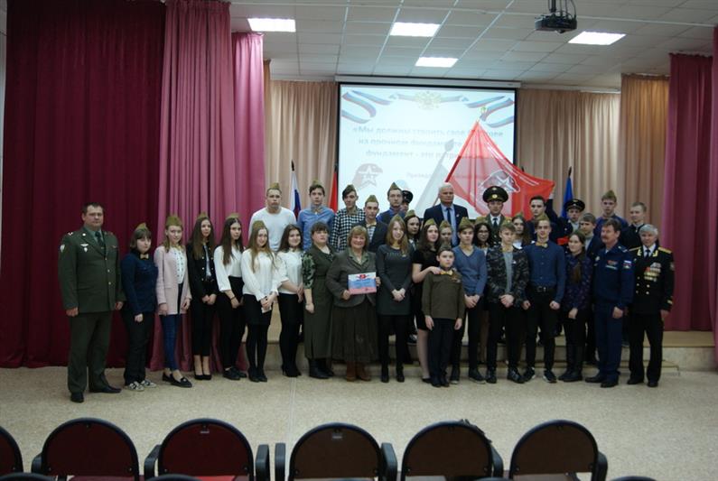В Иваново сотрудники Росгвардии поздравили школьников со вступлением в юнармейское движение