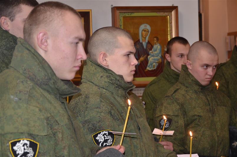 Военнослужащие управления Южного округа Росгвардии приняли участие в православном молебне в память о жертвах трагедии в Кузбассе