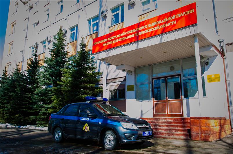 В Пензенской области росгвардейцы остановили автомобиль с крупной партией фальсифицированного алкоголя