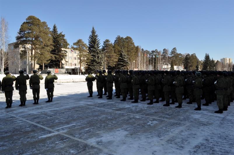 Военнослужащие Уральского округа Росгвардии приняли участие в первой тренировке парада