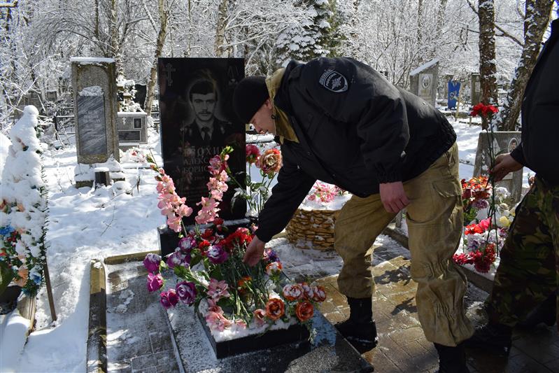 Сотрудники ставропольского ОМОН почтили память сослуживца, погибшего при исполнении служебного долга