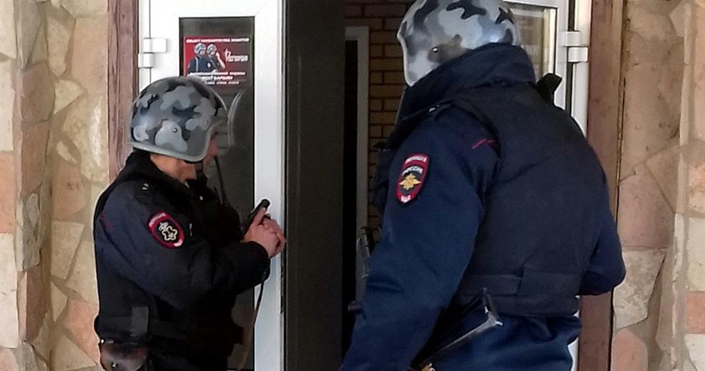 В Нижнем Новгороде сотрудники Росгвардии задержали мужчину, который пытался получить заработную плату, угрожая аэрозольным пистолетом