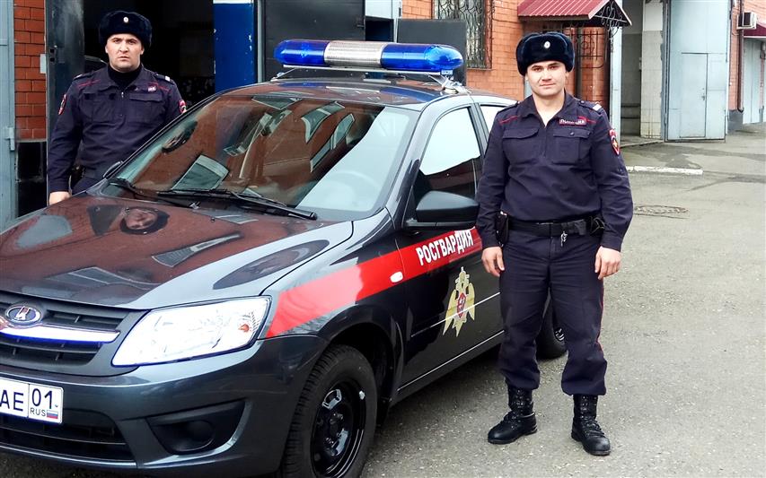 В Южном округе росгвардейцы задержали граждан, находившихся по подозрению в совершении преступления в федеральном розыске