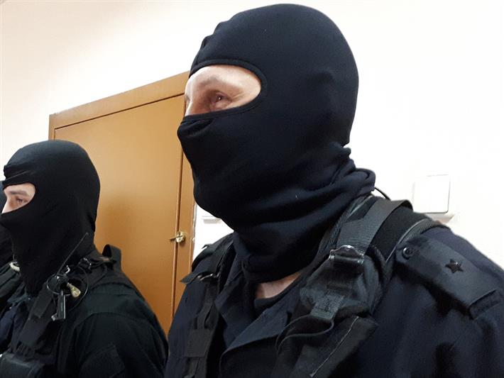 При силовой поддержке СОБР в Омске задержаны подозреваемые в убийстве