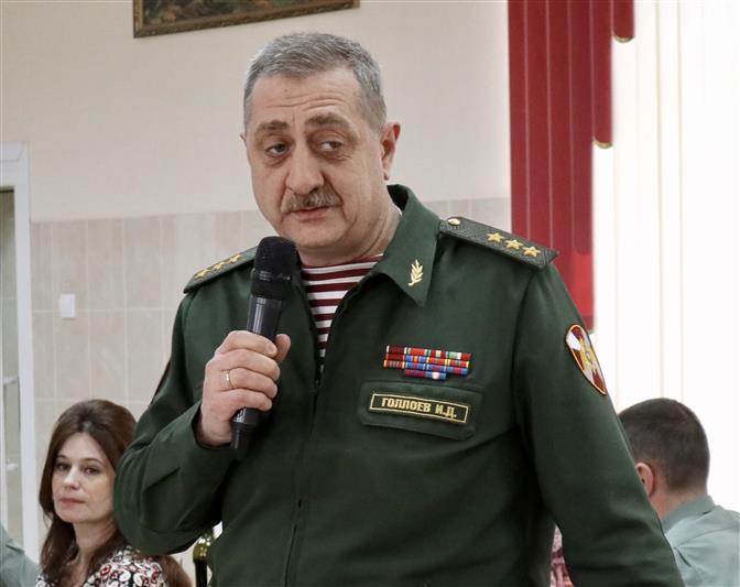 Командующий Центральным округом Росгвардии генерал-полковник Игорь Голлоев поздравил военнослужащих и сотрудников - женщин с Международным женским днем 