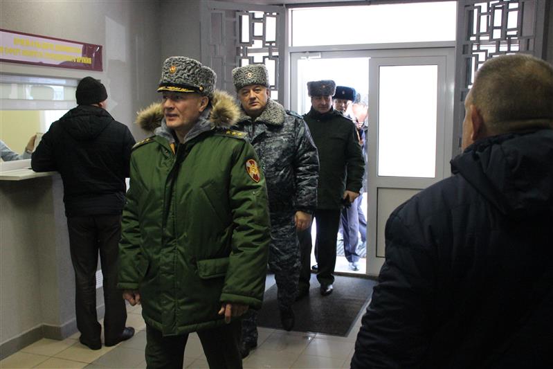 Командующий Приволжским округом проверил готовность нового здания центра лицензионно-разрешительной работы в Самаре (фото)