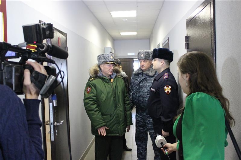Командующий Приволжским округом проверил готовность нового здания центра лицензионно-разрешительной работы в Самаре (фото)