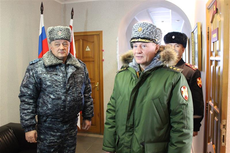 Командующий Приволжским округом проверил готовность нового здания центра лицензионно-разрешительной работы в Самаре (фото)