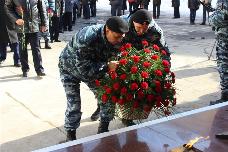 В Приволжье в день профессионального праздника военнослужащие и сотрудники Росгвардии вспомнили погибших сослуживцев и почтили память жертв трагедии в Кемерово