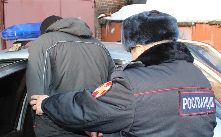 Саратовские росгвардейцы задержали гражданина, находившегося в федеральном розыске