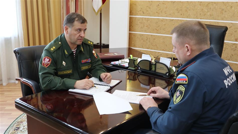 Командующий Уральским округом Росгвардии провел рабочую встречу  с   начальником Сибирского регионального центра МЧС России