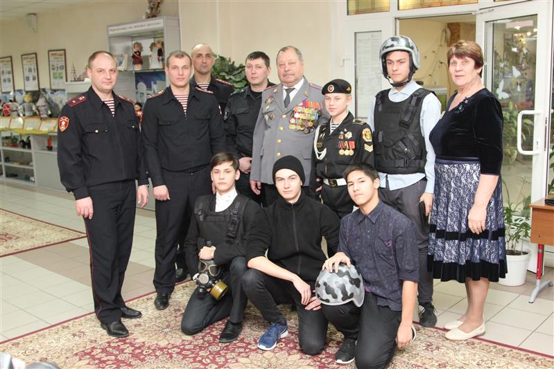 В Сургутском районе Югры состоялась встреча сотрудников Росгвардии со школьниками