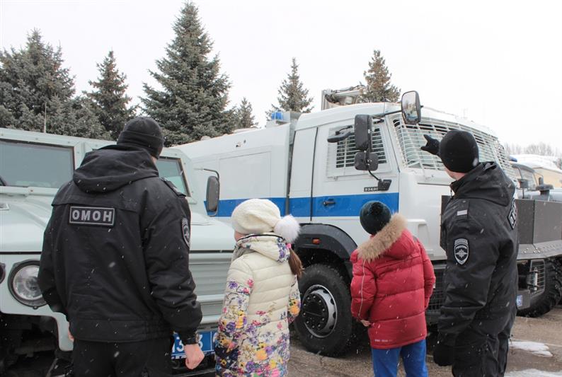 В ОМОН Управления Рогсвардии по Саратовской области состоялся день открытых дверей