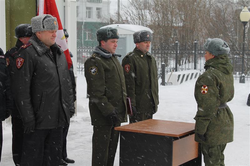 Накануне праздника весны женщины-военнослужащие югорского управления Росгвардии приняли Военную присягу