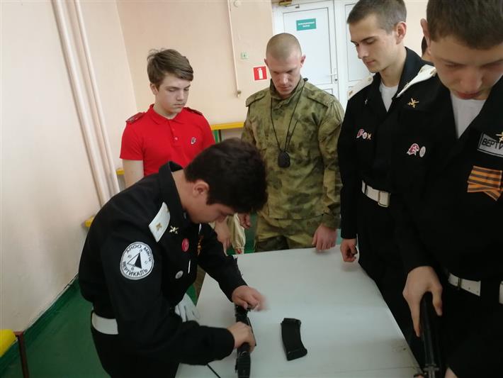Офицер майкопского ОМОН выступил арбитром юношеского военно-спортивного турнира «АрМИ-2018»