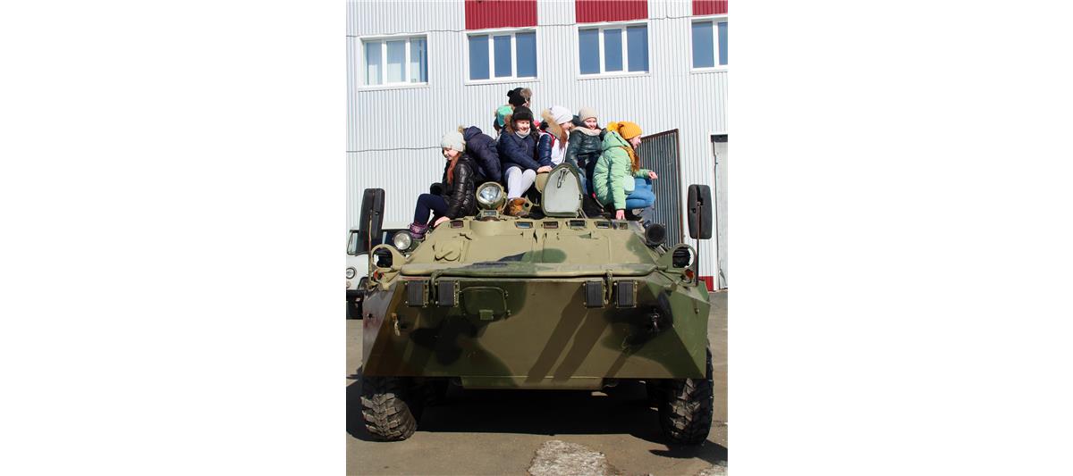 В Мордовии бойцы спецподразделения Росгвардии провели военно-патриотическое мероприятие для школьников