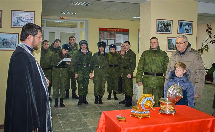 Военнослужащие Росгвардии города Заречный приняли участие в молебне в честь мощей святых Матроны Московской и Николая Чудотворца