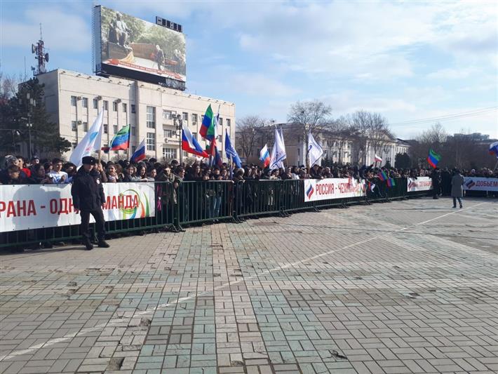 В Дагестане военнослужащие и сотрудники Росгвардии обеспечили охрану общественного порядка во время проведения концерта в поддержку Российских олимпийцев