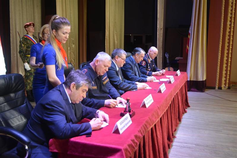 В Смоленске состоялась торжественная церемония гашения почтовой марки серии «Герои Российской Федерации», посвященной майору милиции Алексею Буханову
