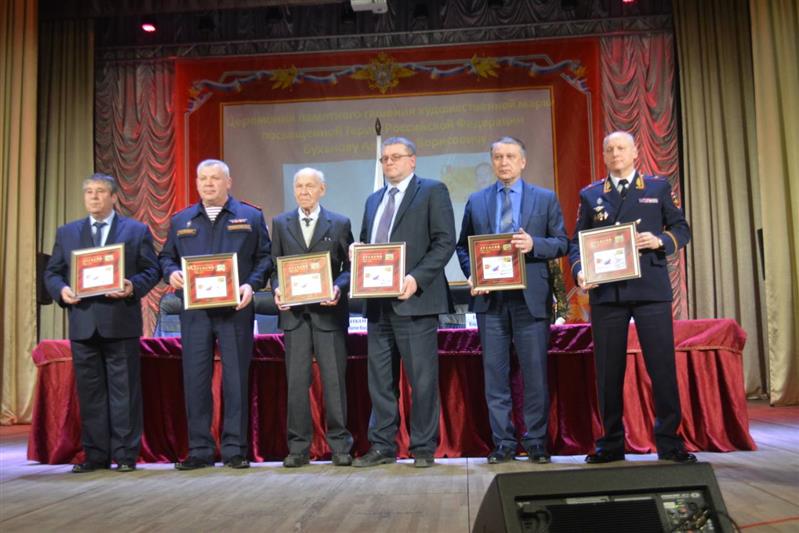 В Смоленске состоялась торжественная церемония гашения почтовой марки серии «Герои Российской Федерации», посвященной майору милиции Алексею Буханову