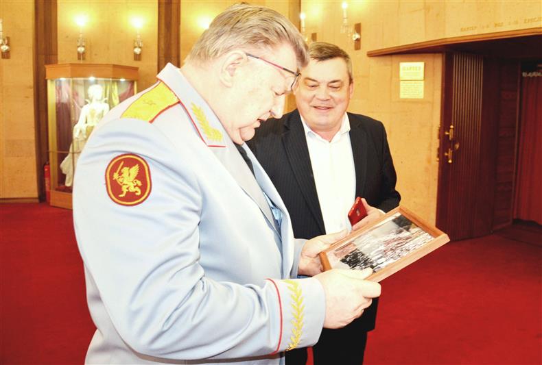 Что связывает Академический ансамбль песни и пляски Росгвардии с Ростовом-на-Дону? Об этом читателям городской газеты рассказала пресс-служба Южного округа Росгвардии
