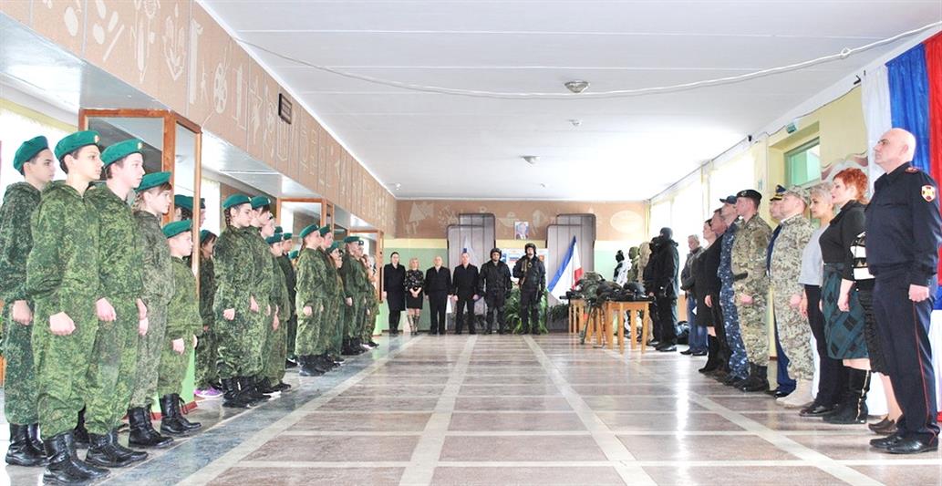 В Крыму сотрудники Росгвардии провели патриотическое мероприятие для юнармейцев