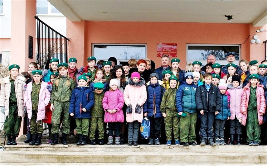В Крыму сотрудники Росгвардии провели патриотическое мероприятие для юнармейцев
