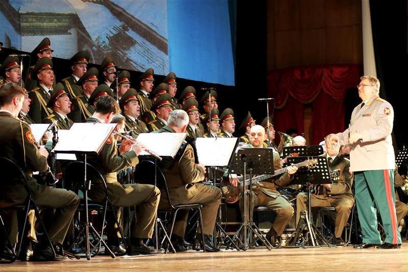 Академический ансамбль песни и пляски Федеральной службы войск национальной гвардии Российской Федерации покорил широтой репертуарного диапазона краснодарских зрителей