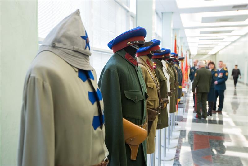 Генерал армии Виктор Золотов и Вячеслав Володин открыли в Государственной думе экспозицию, посвящённую Дню войск национальной гвардии России (фото, видео)