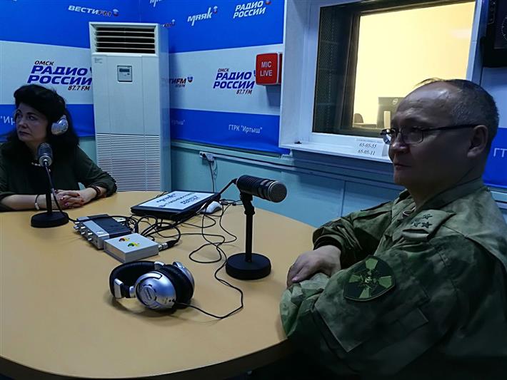 Начальник Управления Росгвардии по Омской области ответил на вопросы граждан в прямом эфире региональной радиостанции