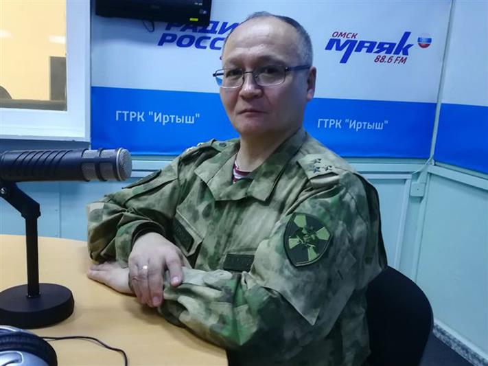 Начальник Управления Росгвардии по Омской области ответил на вопросы граждан в прямом эфире региональной радиостанции