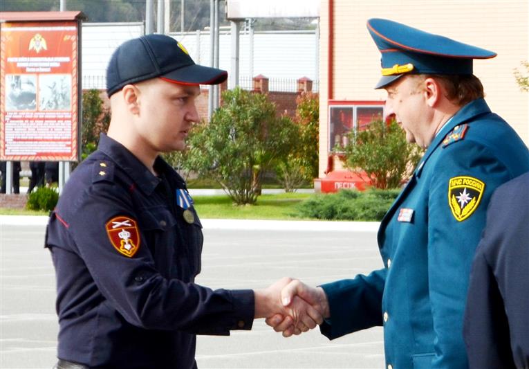 Сотрудники управления вневедомственной охраны Росгвардии по городу-курорту Сочи награждены медалями МЧС России
