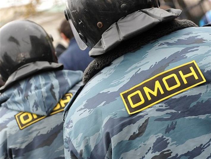 В Карабаше бойцы ОМОН Росгвардии оказали силовую поддержку сотрудникам ФСБ и полиции в изъятии незаконно хранившегося оружия и боеприпасов