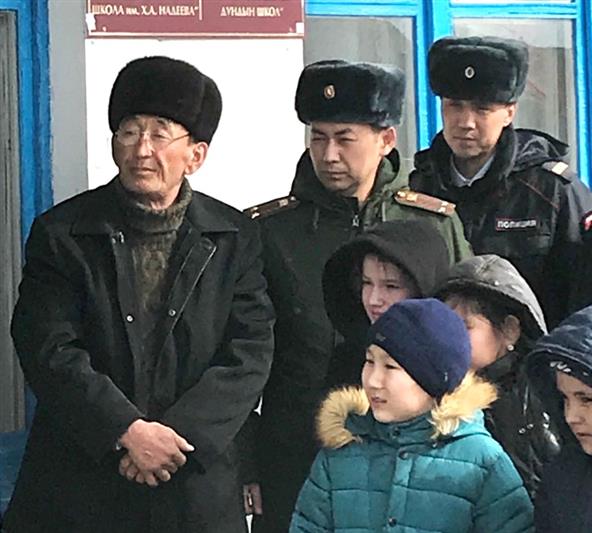 В Калмыкии увековечили имя офицера войск правопорядка, погибшего при исполнении служебного долга