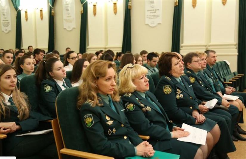 В Ростове-на-Дону офицер Южного округа Росгвардии ответил на вопросы участников «Ярмарки вакансий» 