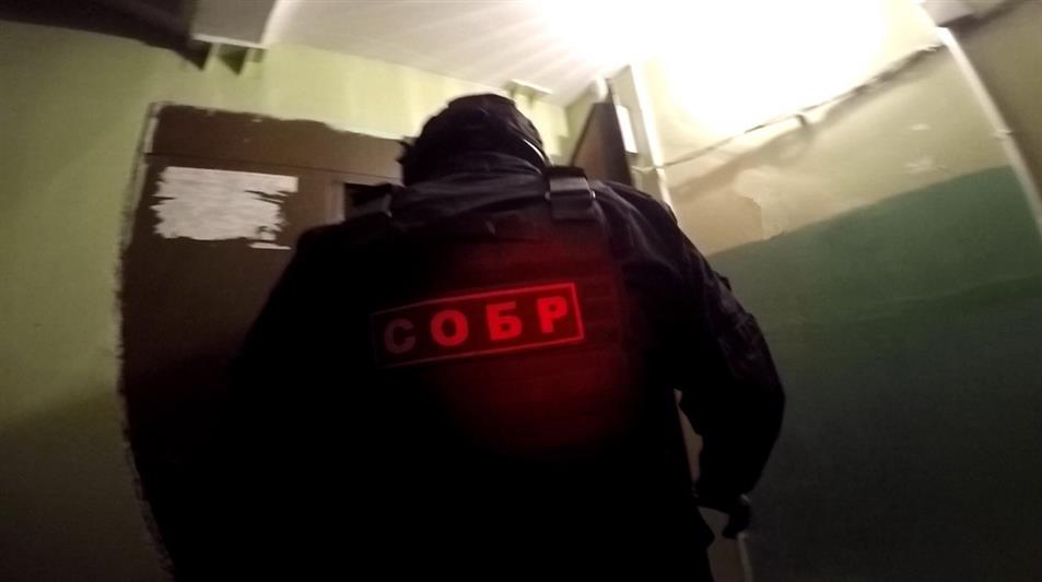 Офицеры СОБР задержали гражданина, который ранее стрелял по полицейским